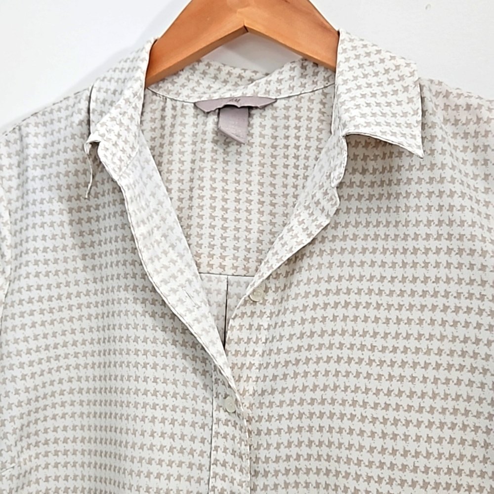 Top - Houndstooth Pattern Button Up - Picture 2 of 4